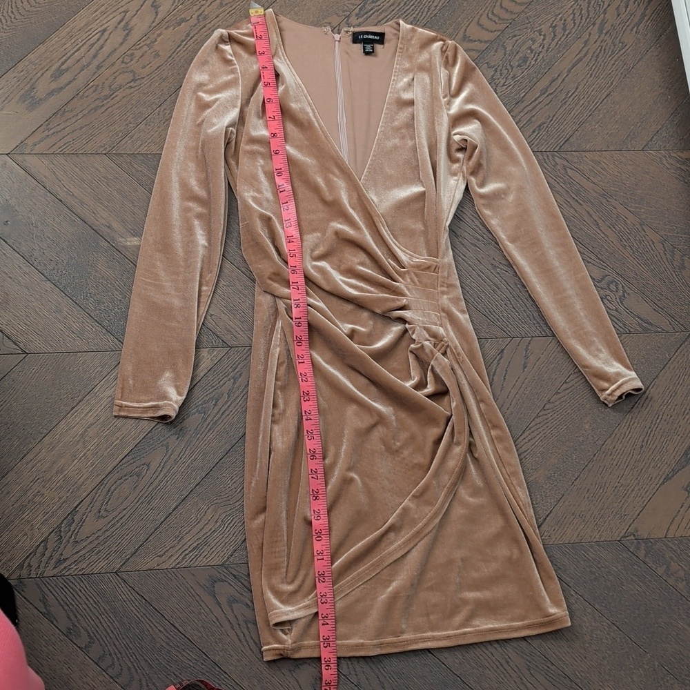Le Chateau Long Sleeve Fitted Velvet Wrap Dress Pink Size XS. - Picture 7 of 8
